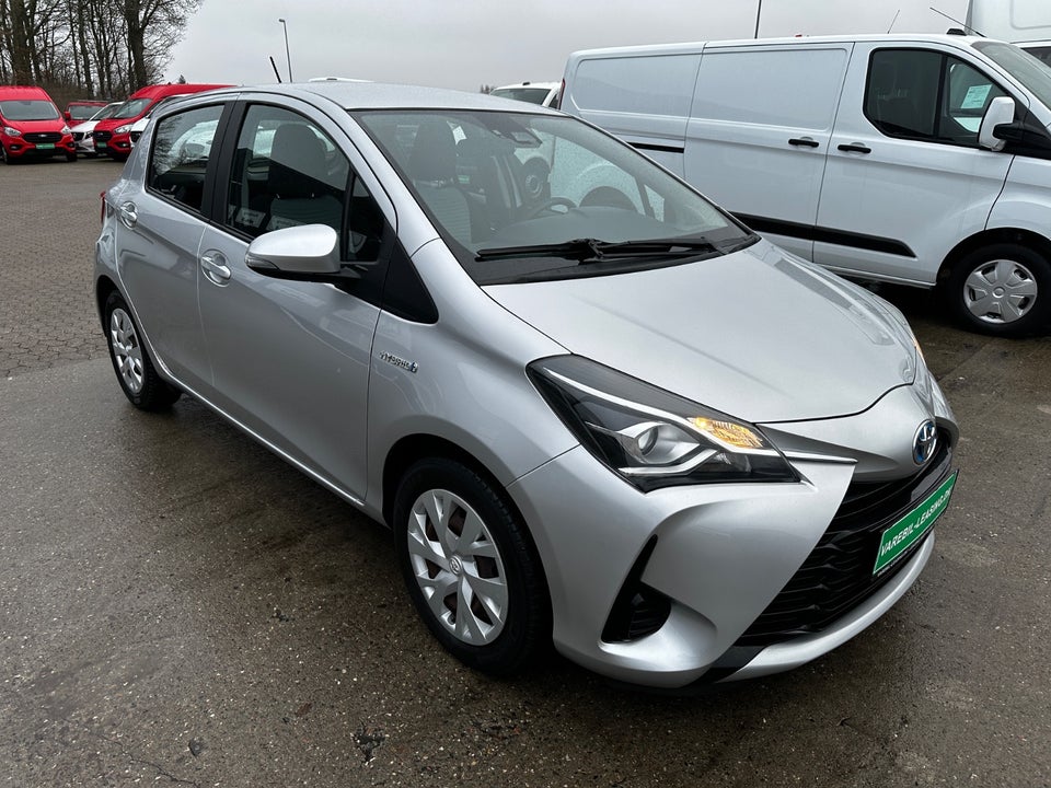 Toyota Yaris 1,5 Hybrid CHIC e-CVT Van 5d