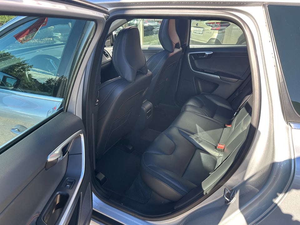 Volvo XC60 2,0 D4 181 Ocean Race aut. 5d