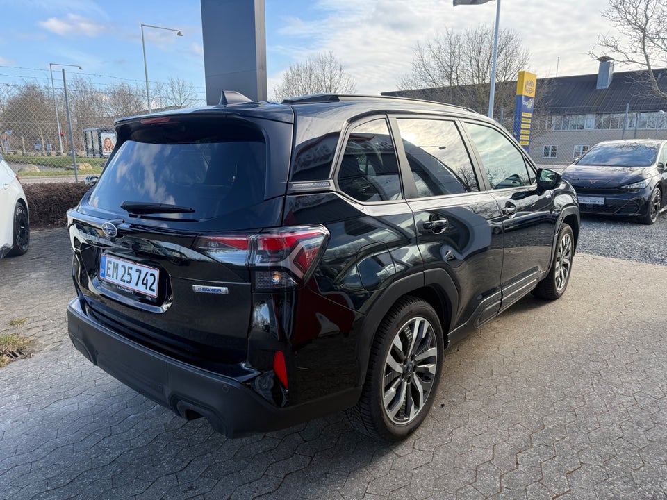 Subaru Forester 2,0 e-Boxer Touring L-tr. 5d