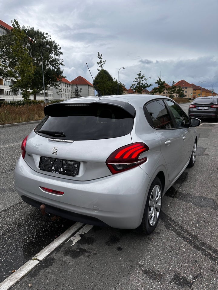 Peugeot 208 1,6 BlueHDi 100 Active 5d