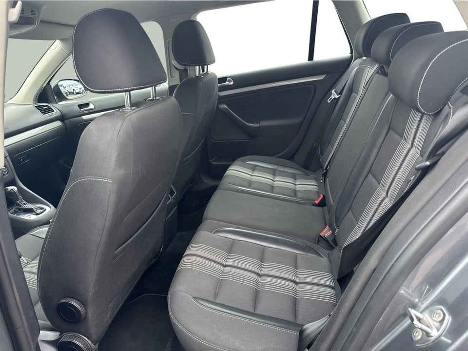 VW Golf VI 1,6 TDi 105 Match Variant DSG BMT 5d