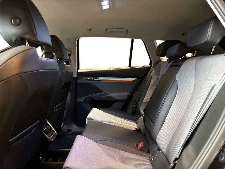 Skoda Enyaq 60 iV Plus 5d