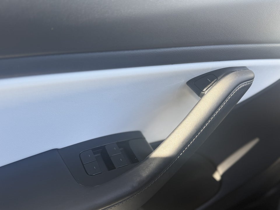 Tesla Model 3 Long Range AWD 4d