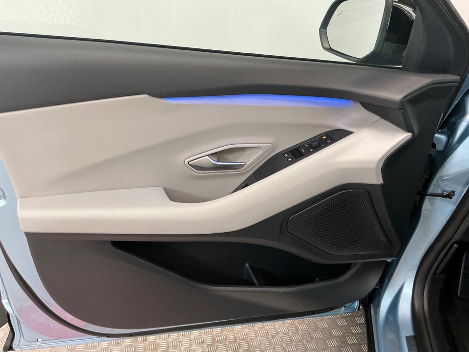 Ford Explorer 77 Premium Extended Range 5d