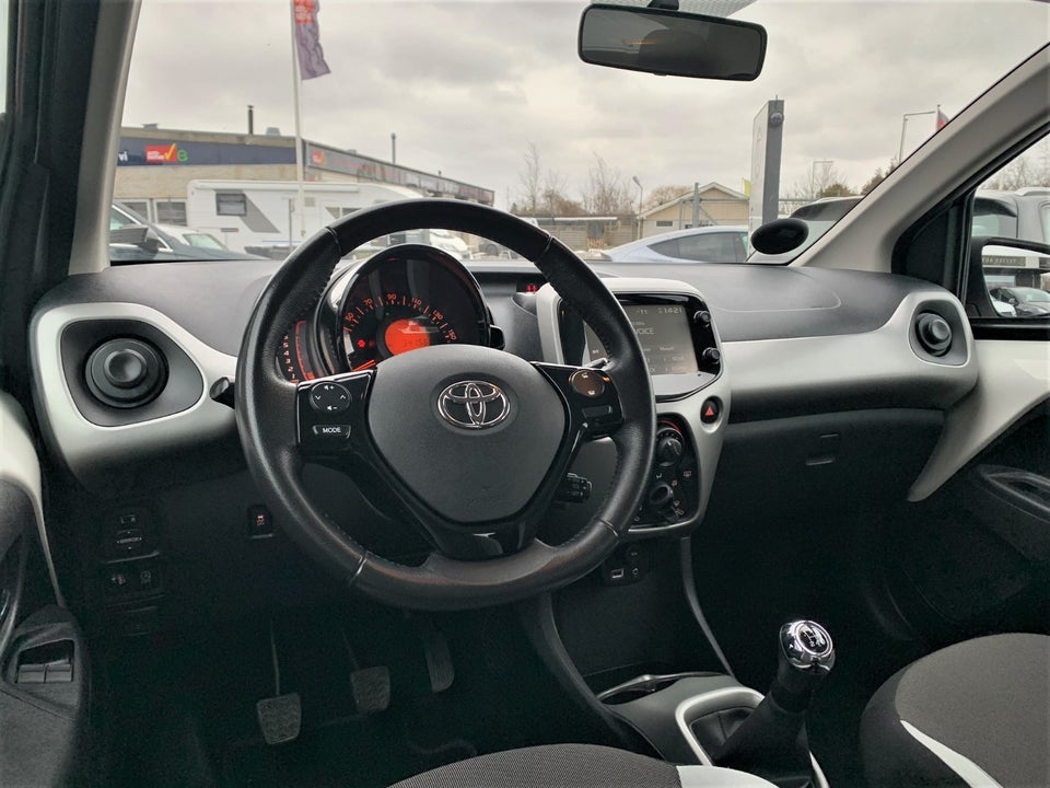 Toyota Aygo 1,0 VVT-i x-touch 5d