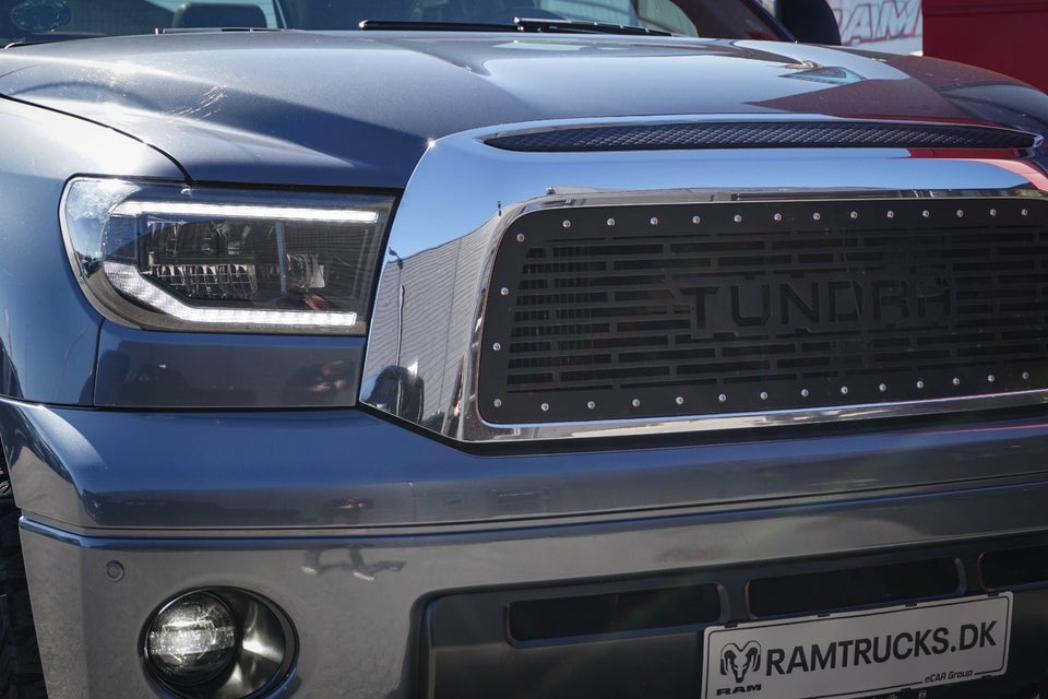 Toyota Tundra 5,7 V8 i-Force CrewMax TRD 4d