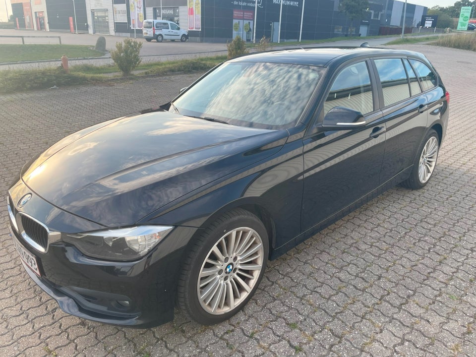 BMW 320i 2,0 Touring aut. 5d