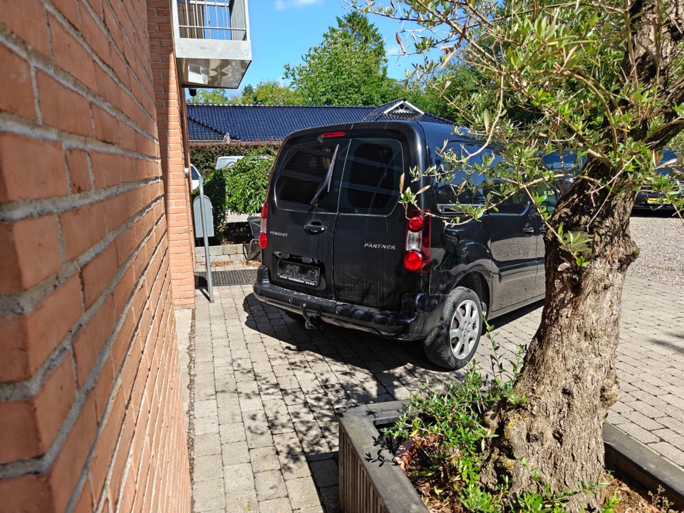 Peugeot Partner 1,6 BlueHDi 100 L1 Premium ESG Van 5d