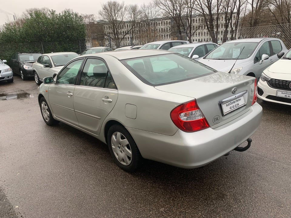 Toyota Camry 2,4 VVT-i aut. 4d