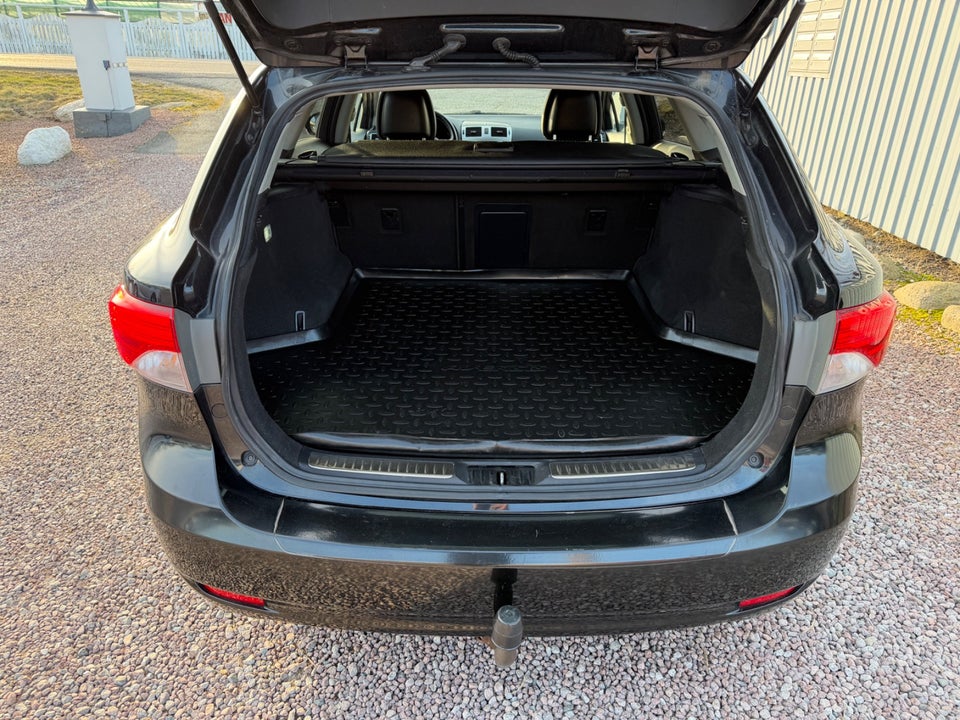 Toyota Avensis 1,8 VVT-i T2 Premium stc. 5d