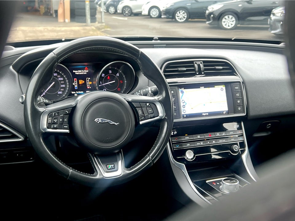 Jaguar XE 2,0 D180 R-Sport aut. 4d