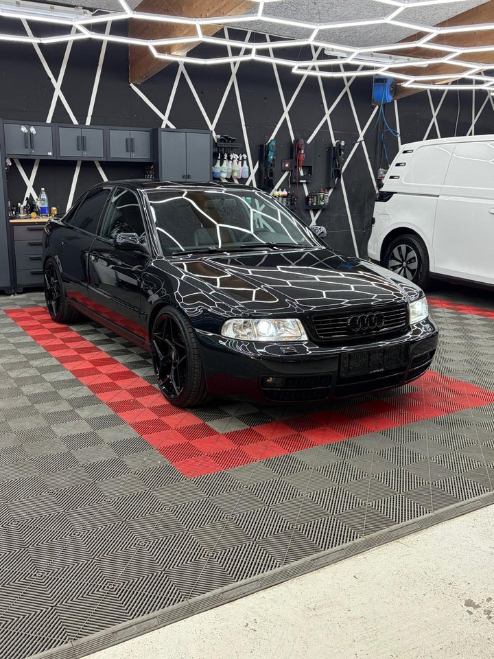 Audi A4 1,8 T quattro 4d
