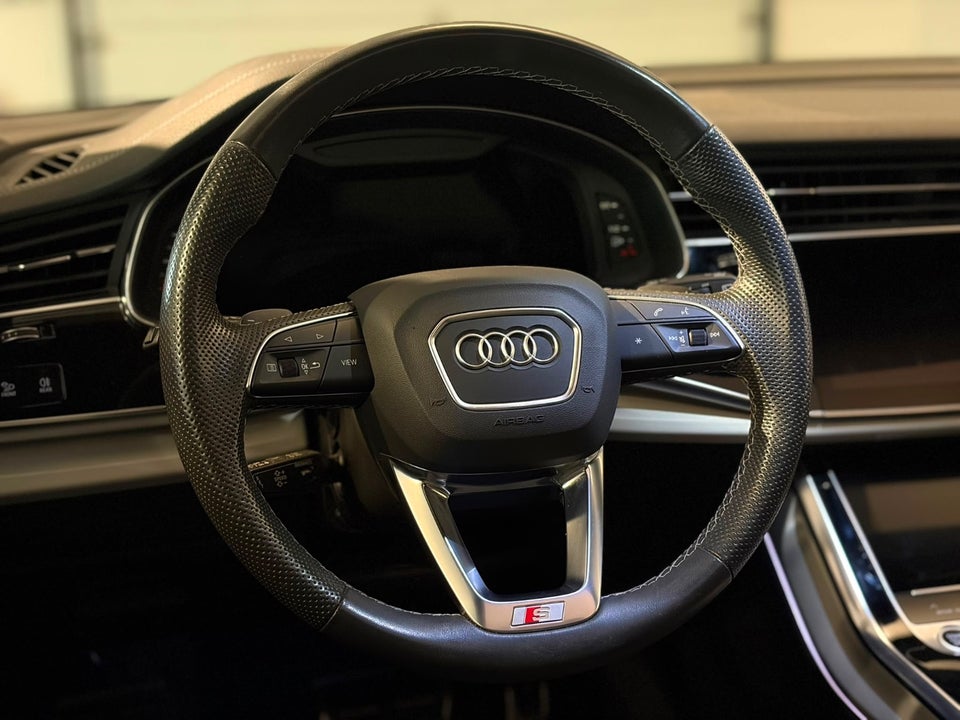 Audi Q7 55 TFSi e S-line quattro Tiptr. 5d