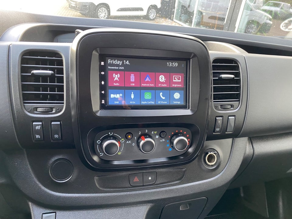 Renault Trafic T29 2,0 dCi 145 L2H1