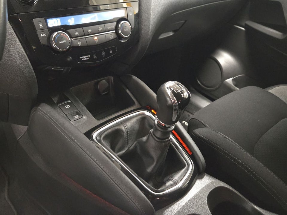 Nissan Qashqai 1,3 Dig-T 140 N-Connecta 5d