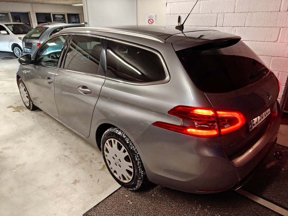 Peugeot 308 1,2 e-THP 130 Active SW 5d