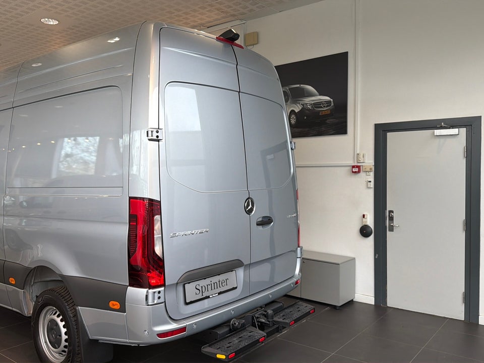Mercedes Sprinter 319 2,0 CDi A2 Kassevogn SELECT RWD