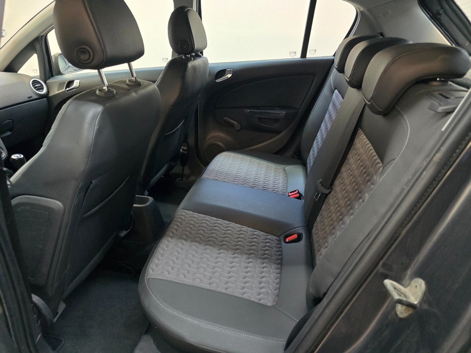 Opel Corsa 1,2 16V Cosmo 5d