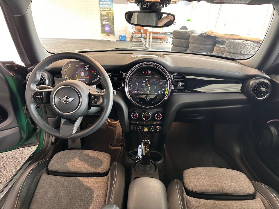 MINI Cooper SE Essential 3d