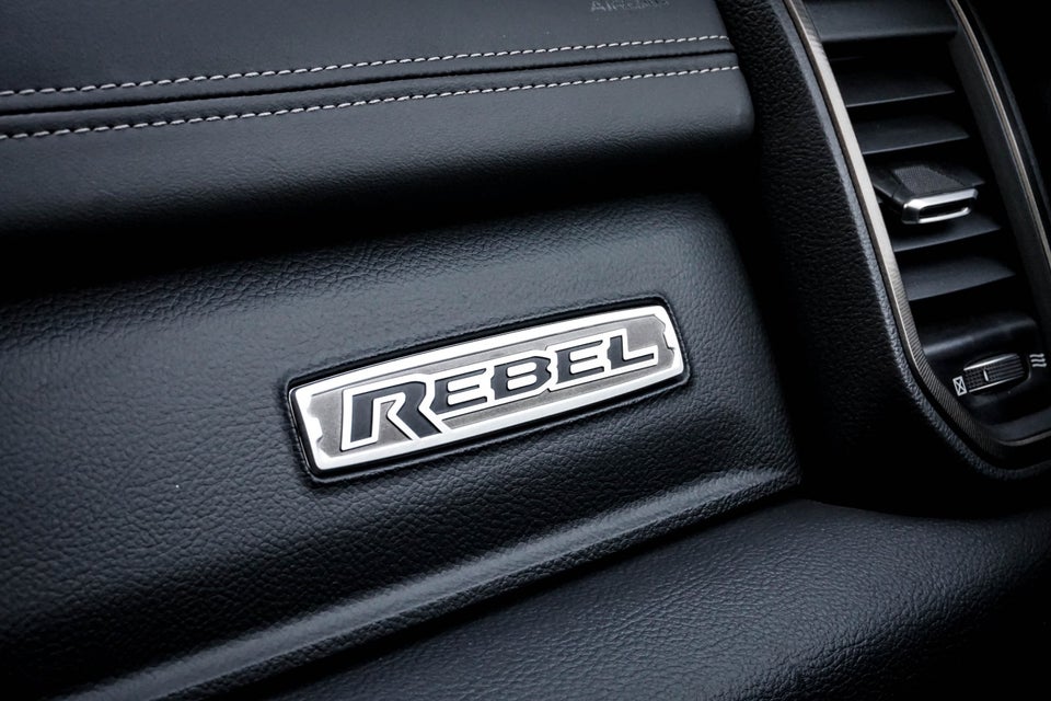 Dodge RAM 1500 5,7 V8 Hemi Rebel aut. 4d