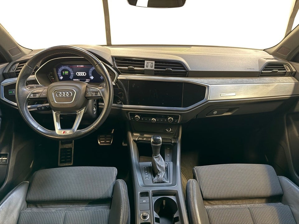 Audi Q3 45 TFSi e S-line S-tr. 5d