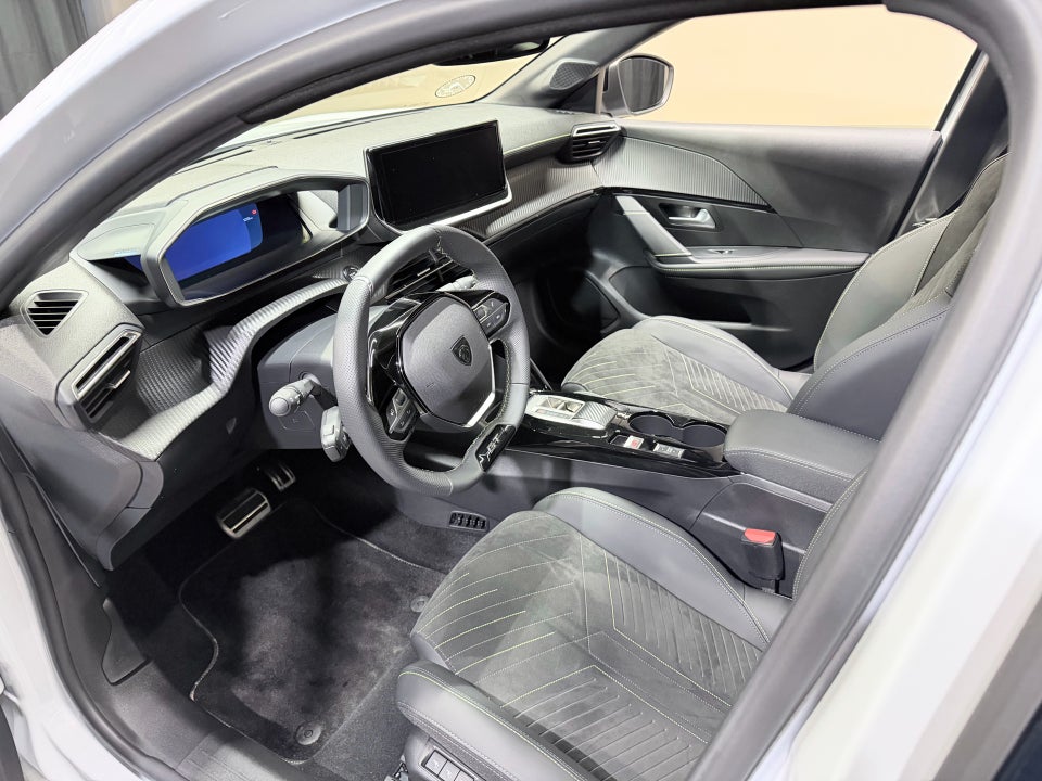 Peugeot e-208 54 GT Pack 5d