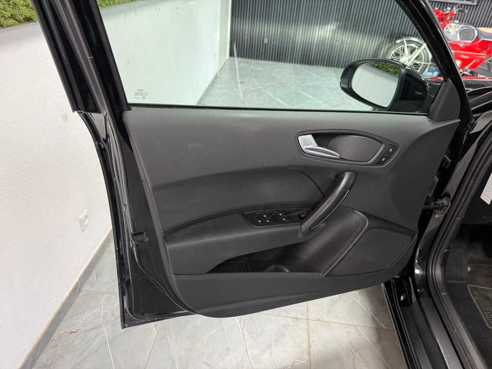 Audi A1 1,6 TDi 90 Attraction 3d