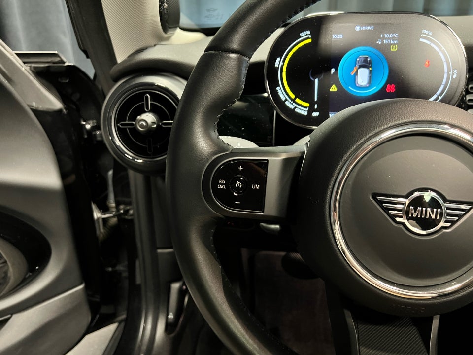 MINI Cooper SE Classic Trim 3d