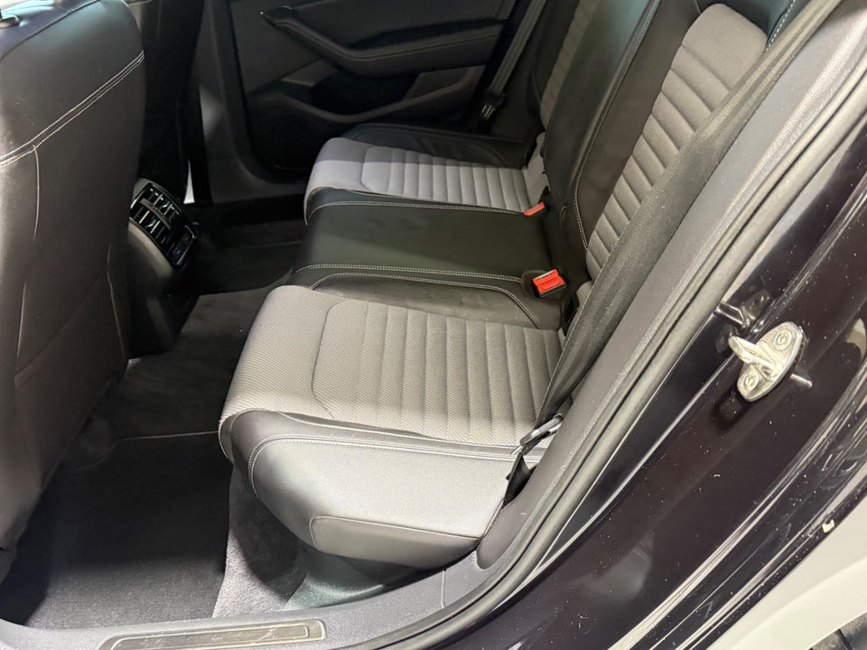 VW Passat 2,0 TDi 150 R-line Variant DSG 5d