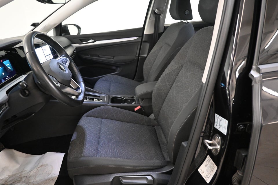 VW Golf VIII 1,5 eTSi 130 Life Variant DSG 5d