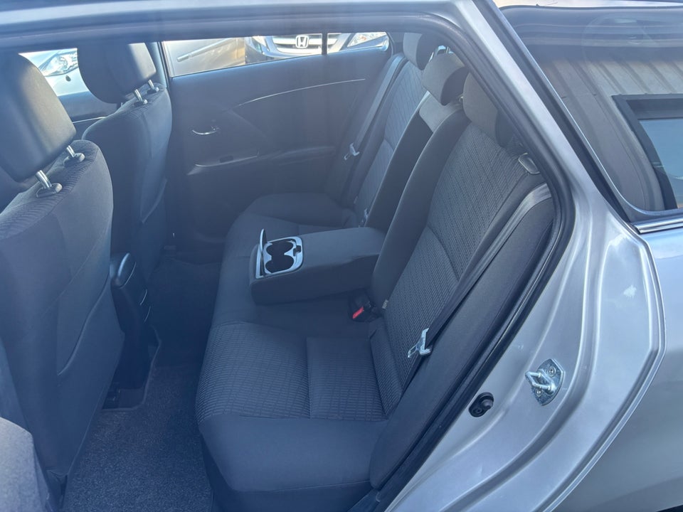 Toyota Avensis 1,8 VVT-i T2 stc. 5d