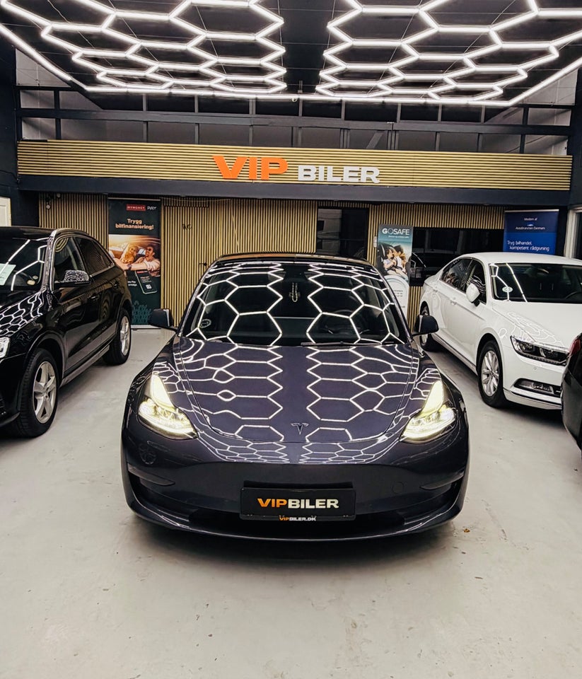 Tesla Model 3 Long Range AWD 4d