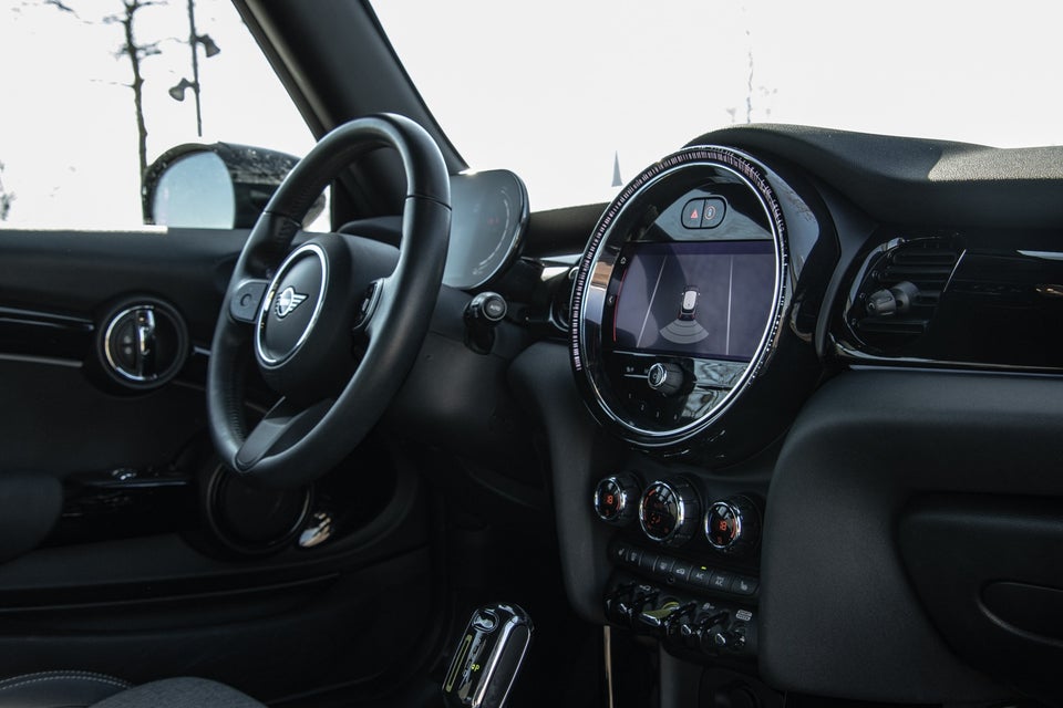 MINI Cooper SE Essential 3d