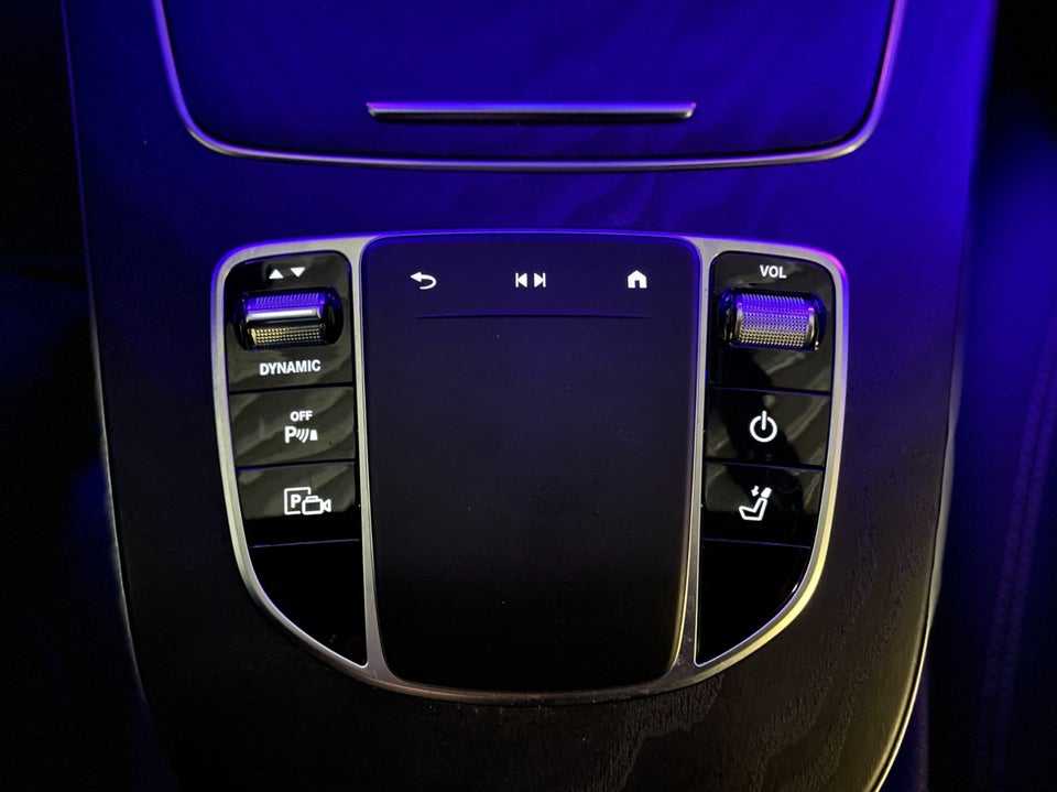 Mercedes E300 de 2,0 AMG Line stc. aut. 4Matic 5d