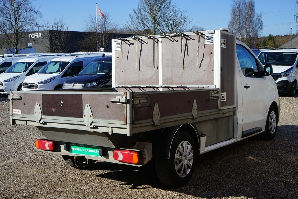 Toyota ProAce 2,0 D 120 Medium Base++ Chassis 2d