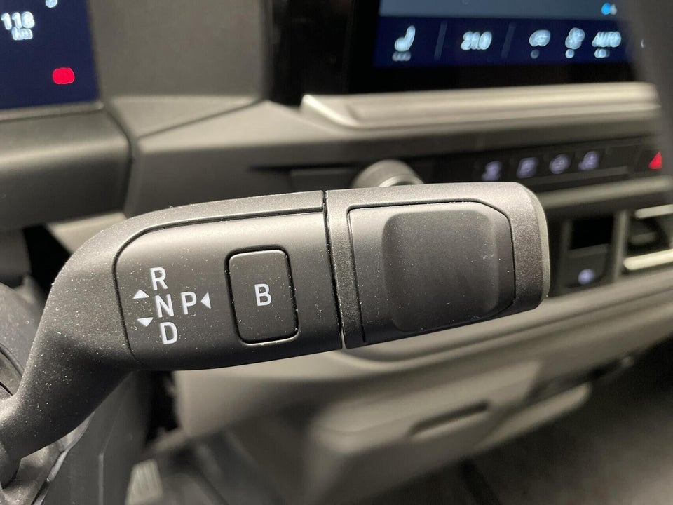 VW e-Caravelle 64 Style SWB