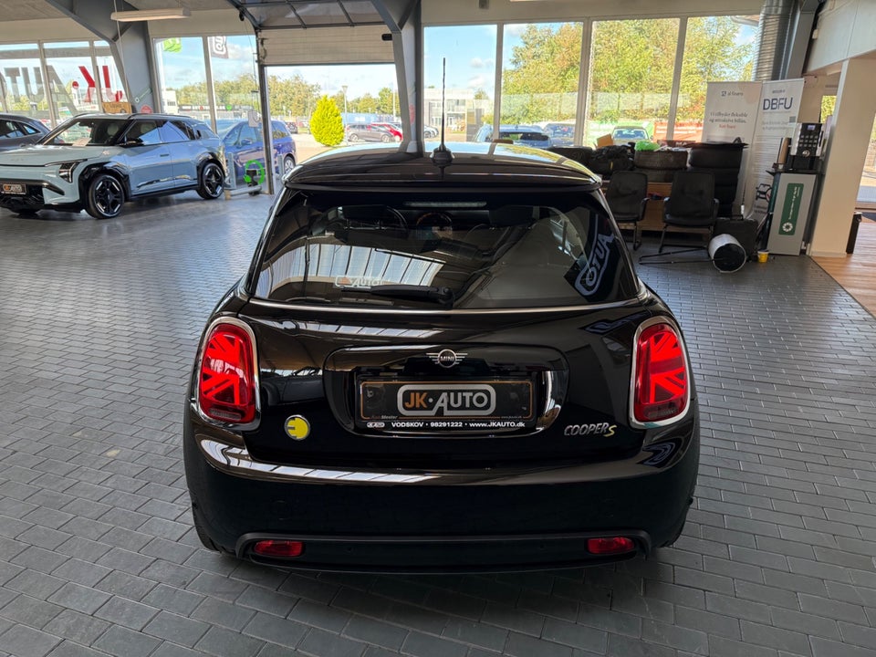 MINI Cooper SE Classic Trim 3d