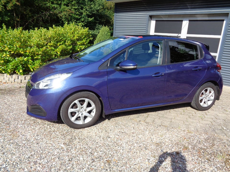 Peugeot 208 1,6 BlueHDi 100 More Sky 5d