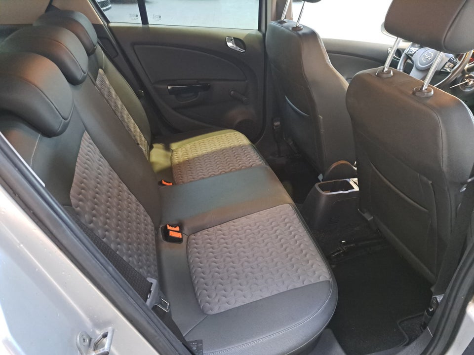 Opel Corsa 1,2 16V Cosmo 5d