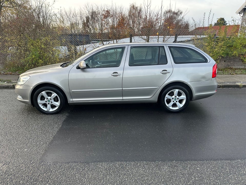 Skoda Octavia 1,6 TDi 105 Active Combi 5d