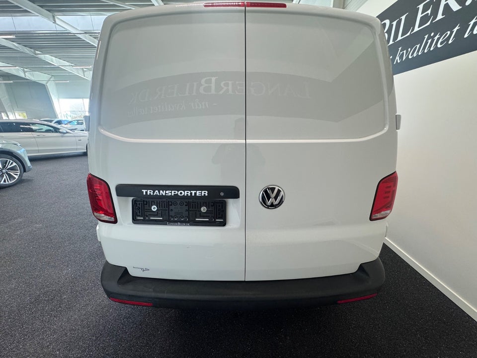 VW Transporter 2,0 TDi 110 Kassevogn kort