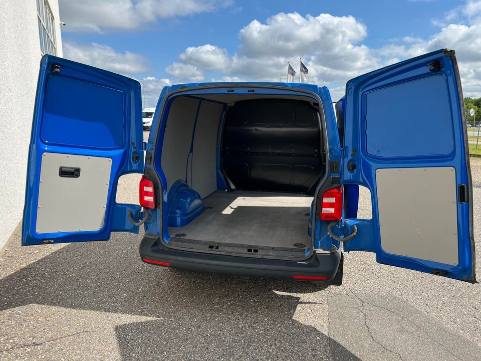 VW Transporter 2,0 TDi 150 Kassevogn DSG kort