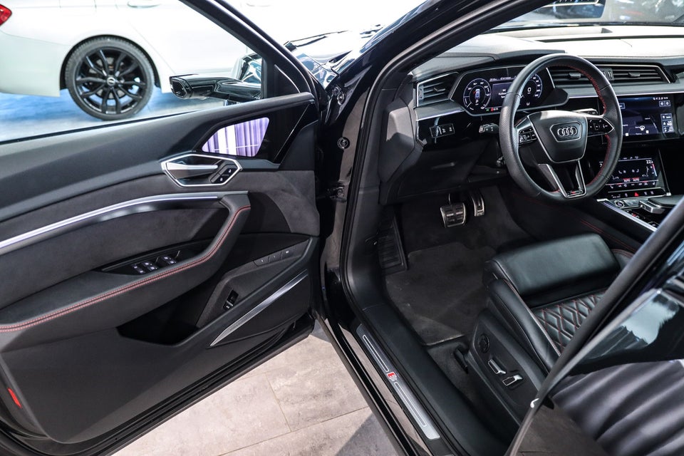 Audi Q8 e-tron 55 S-line Black Edition quattro 5d