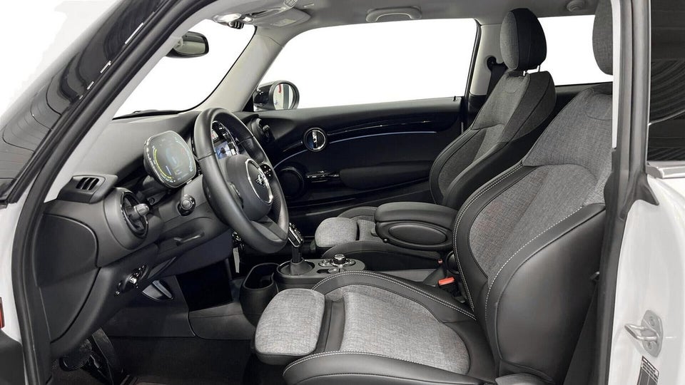 MINI Cooper SE Essential 3d