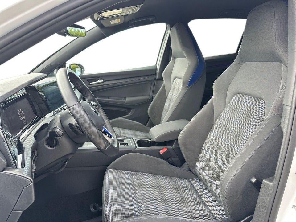 VW Golf VIII 1,4 GTE DSG 5d