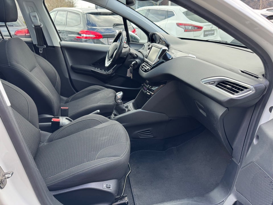 Peugeot 208 1,6 BlueHDi 100 Allure Sky 5d