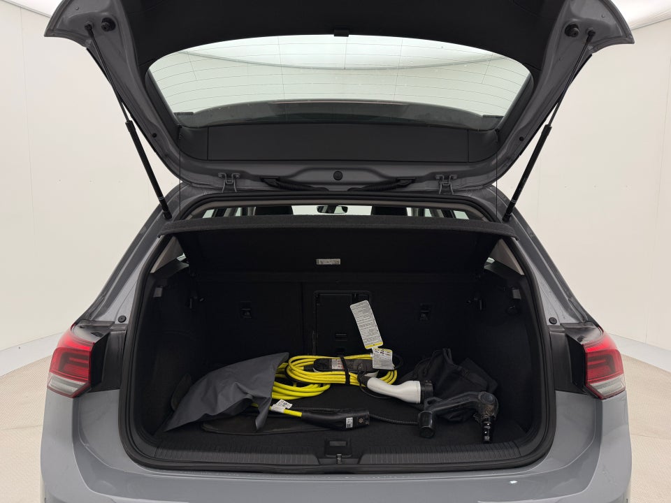 VW Golf VIII 1,4 eHybrid DSG 5d