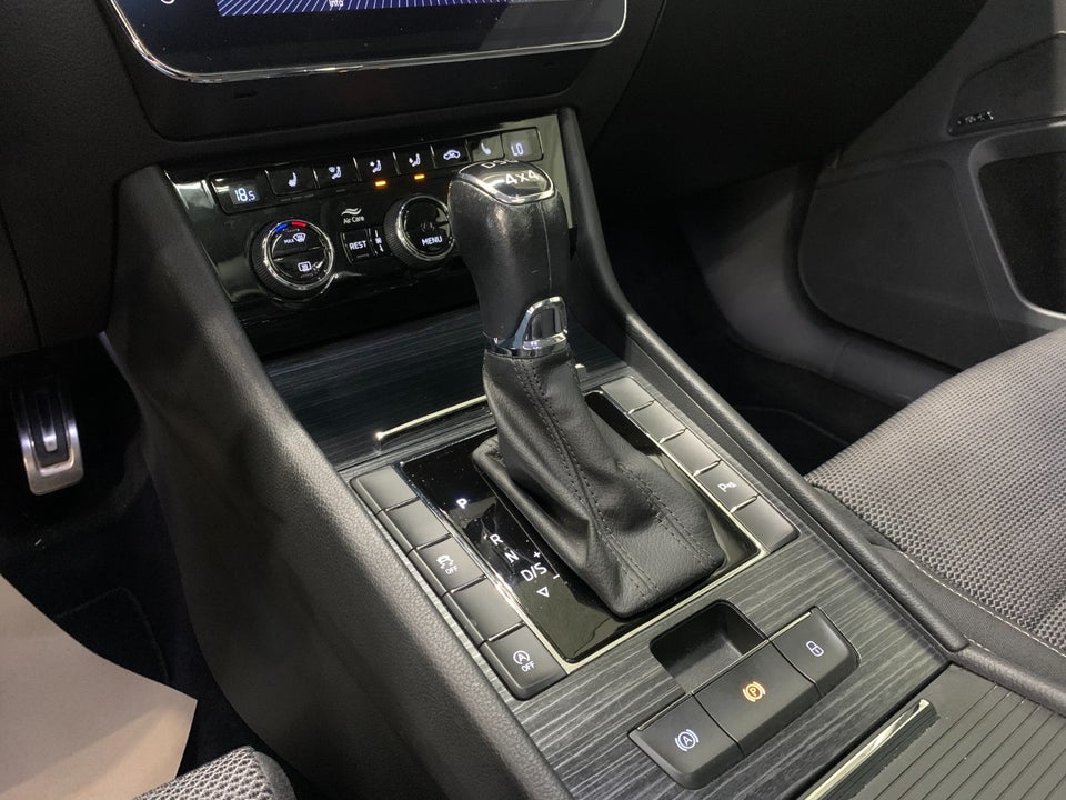 Skoda Superb 2,0 TSi 272 Style Combi DSG 4x4 5d