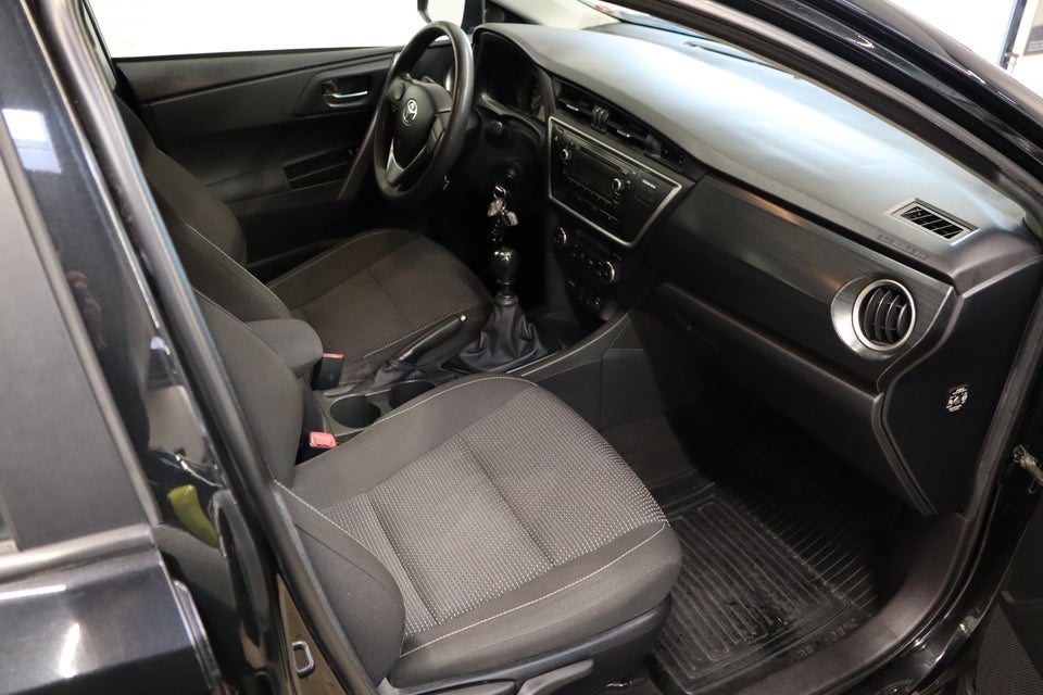 Toyota Auris 1,6 T2+ Comfort Touring Sports 5d