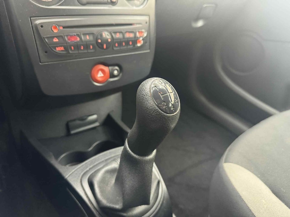 Renault Clio III 1,2 16V Authentique 3d